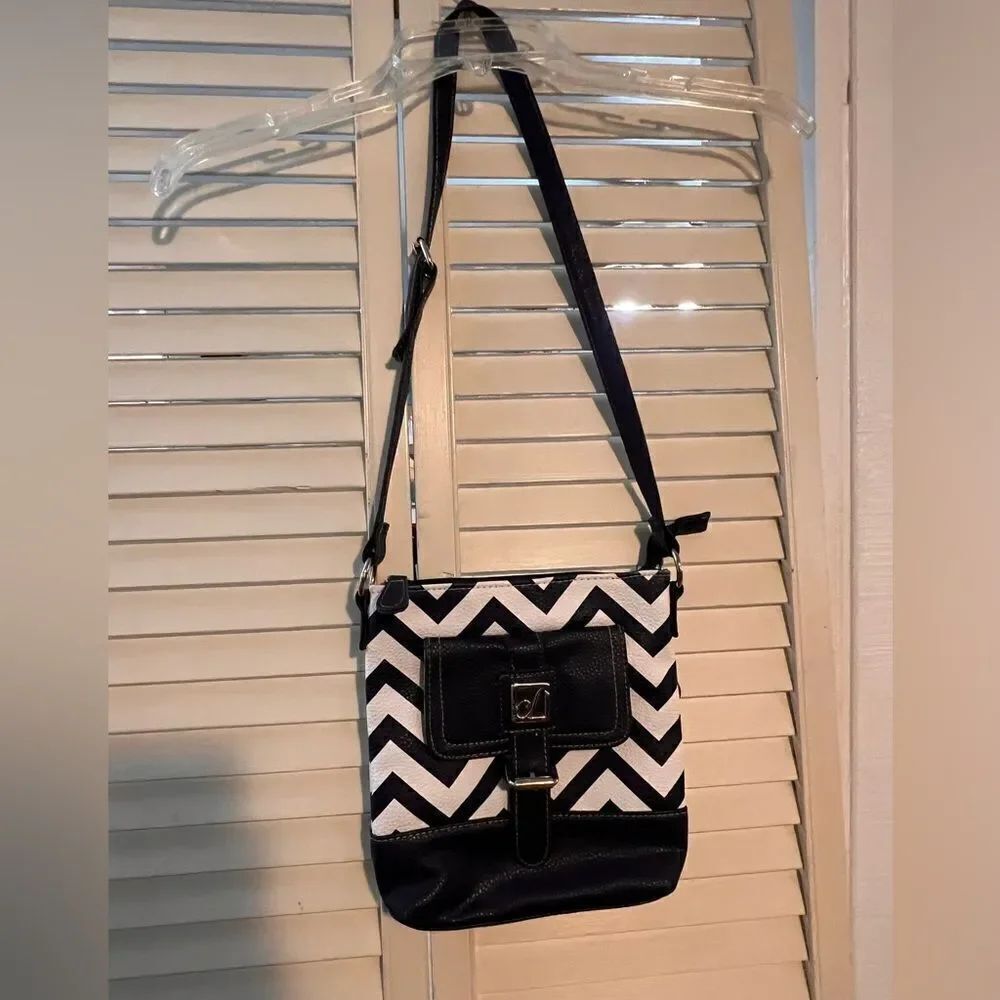 Stone Mountain navy and white purse